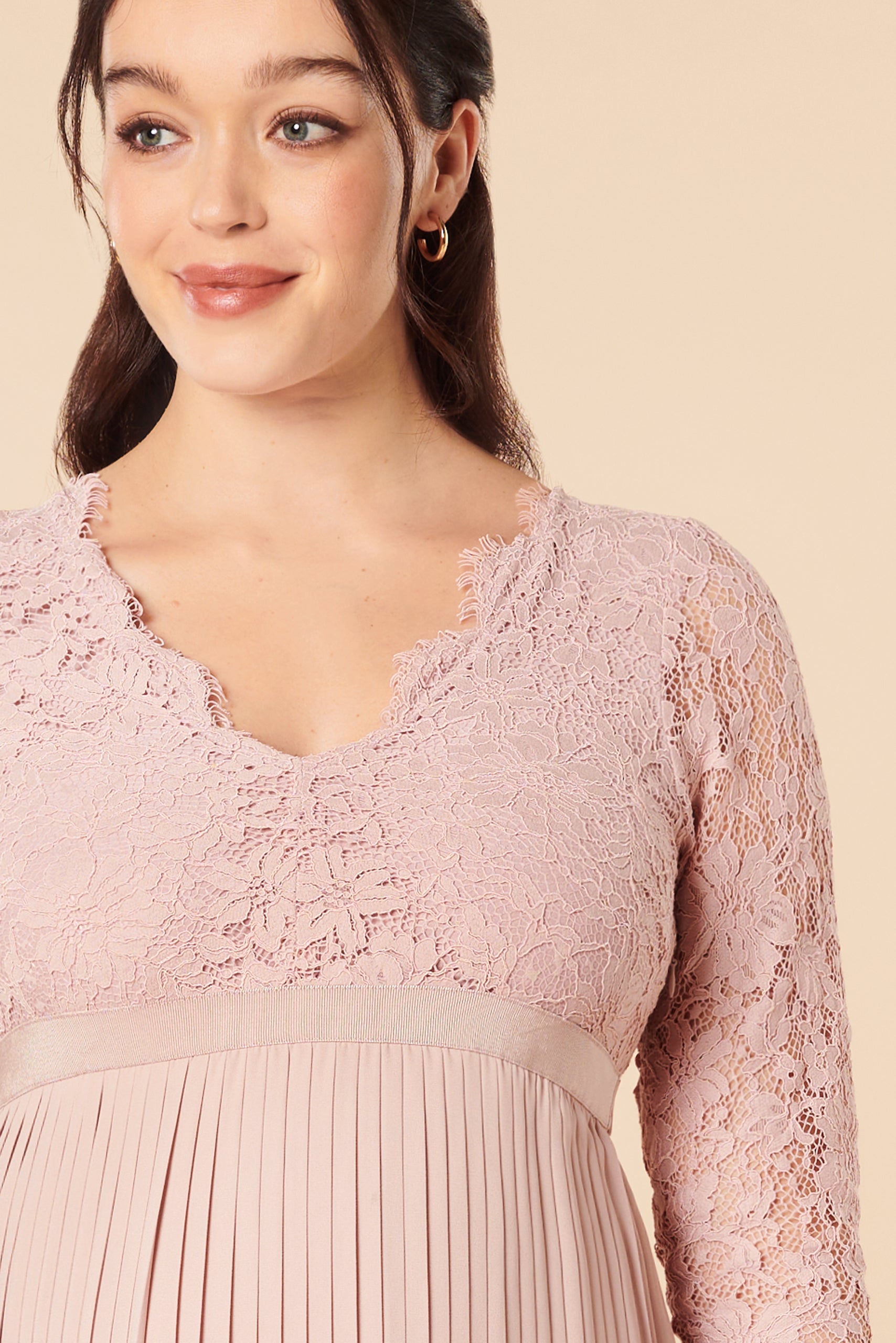 Plus Size Festive Maternity Dress with Lace Top and Pleated 3/4 Sleeve –  Mamarella GmbH