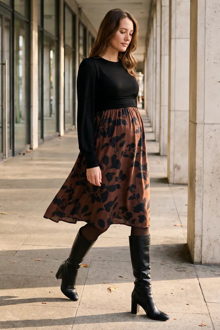 AW26 Blaetterkleid Editorial Kolonnade