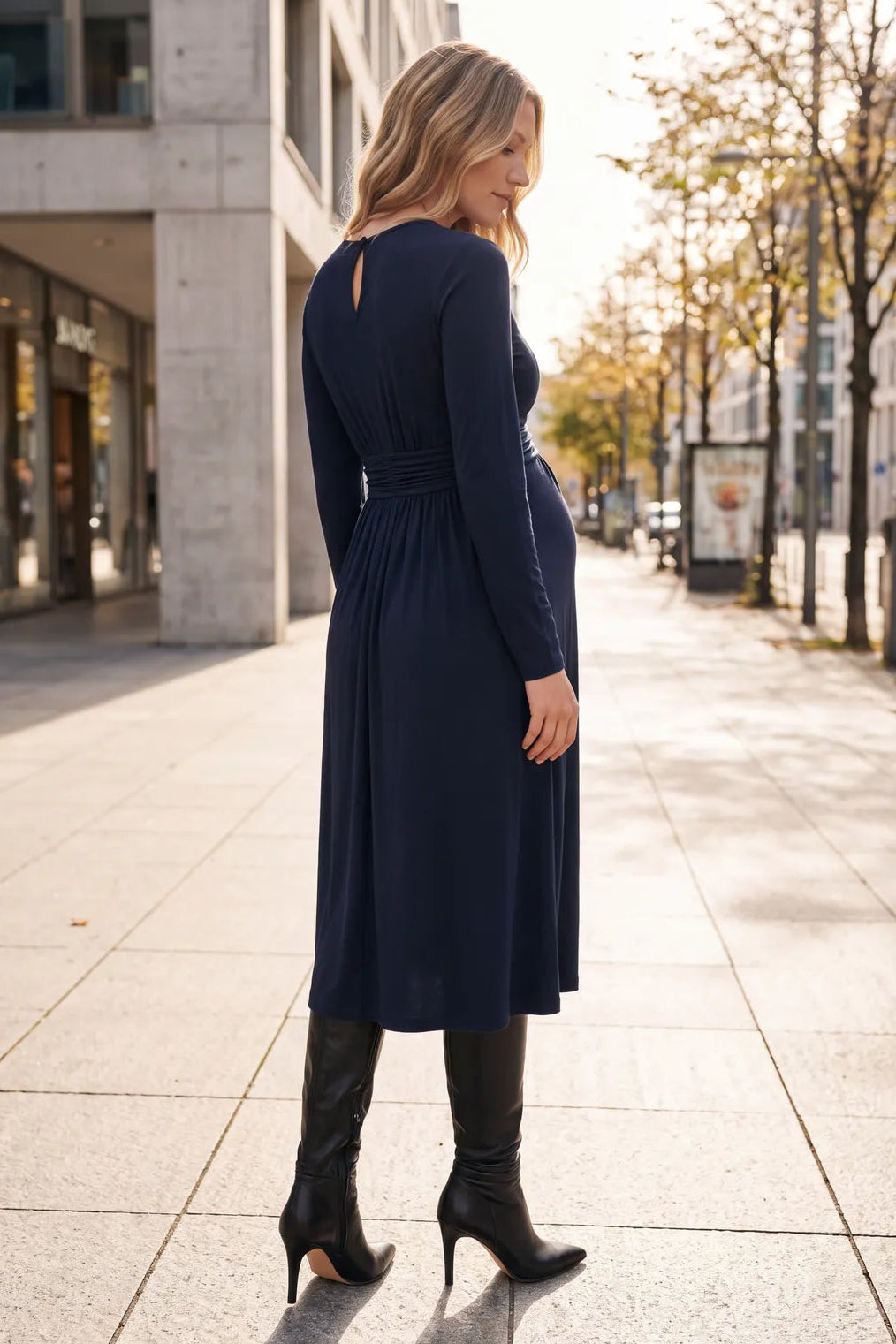 Dahlia AW City Chic 03b Keyhole