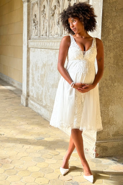 Umstandsbrautkleid mit Spitzenapplikationen