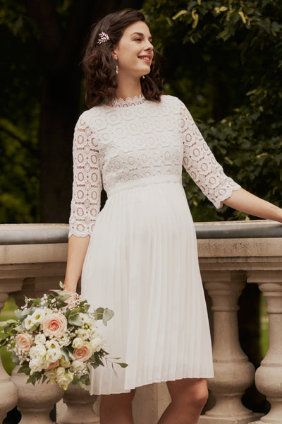 Umstandsbrautkleid mit Spitze und Plisseerock