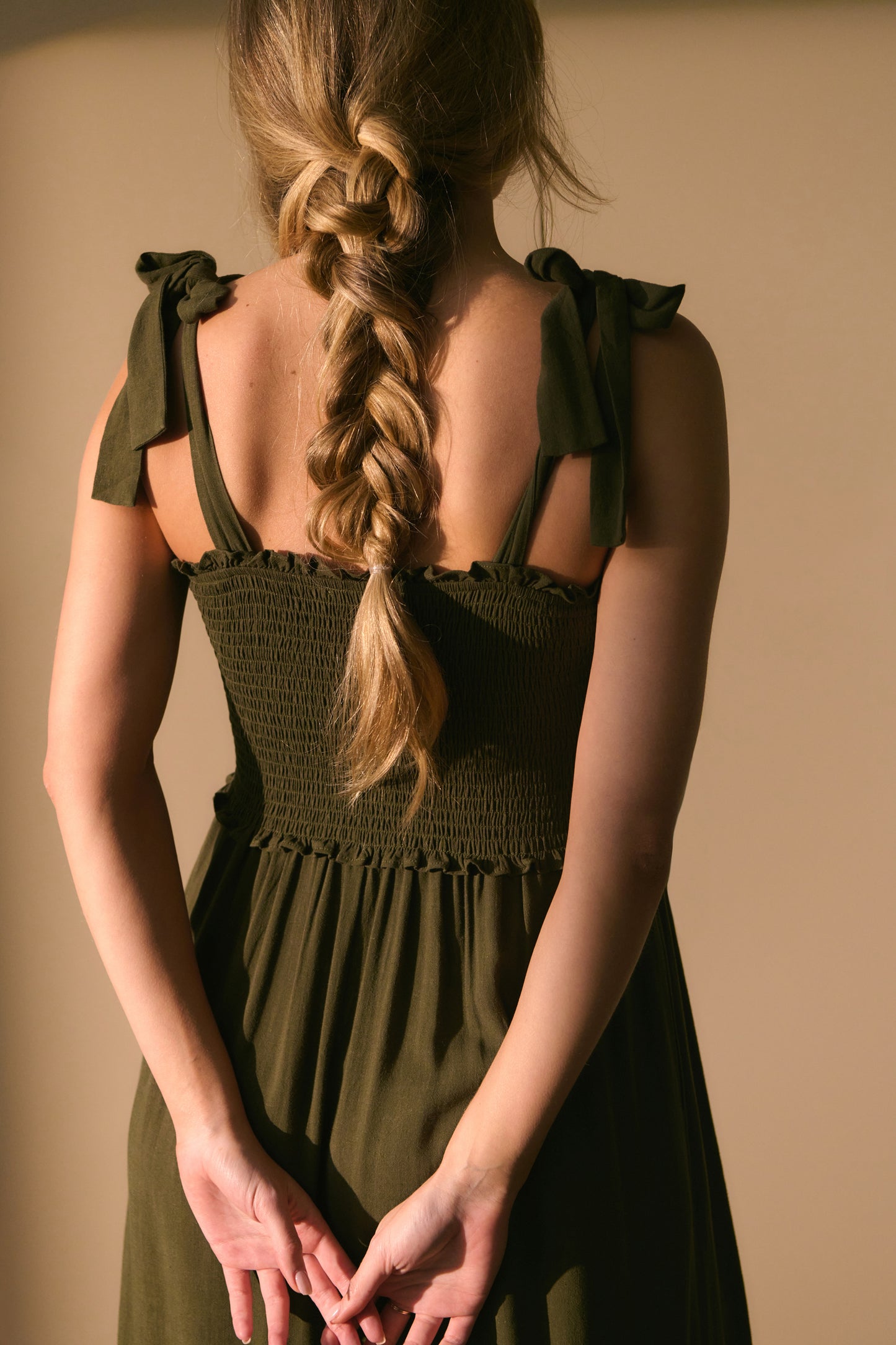 Maxi Umstandskleid mit Smock Detail khaki