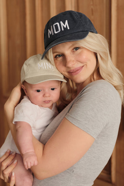Mom & Mini Caps Partnerlook Set im Geschenkbeutel