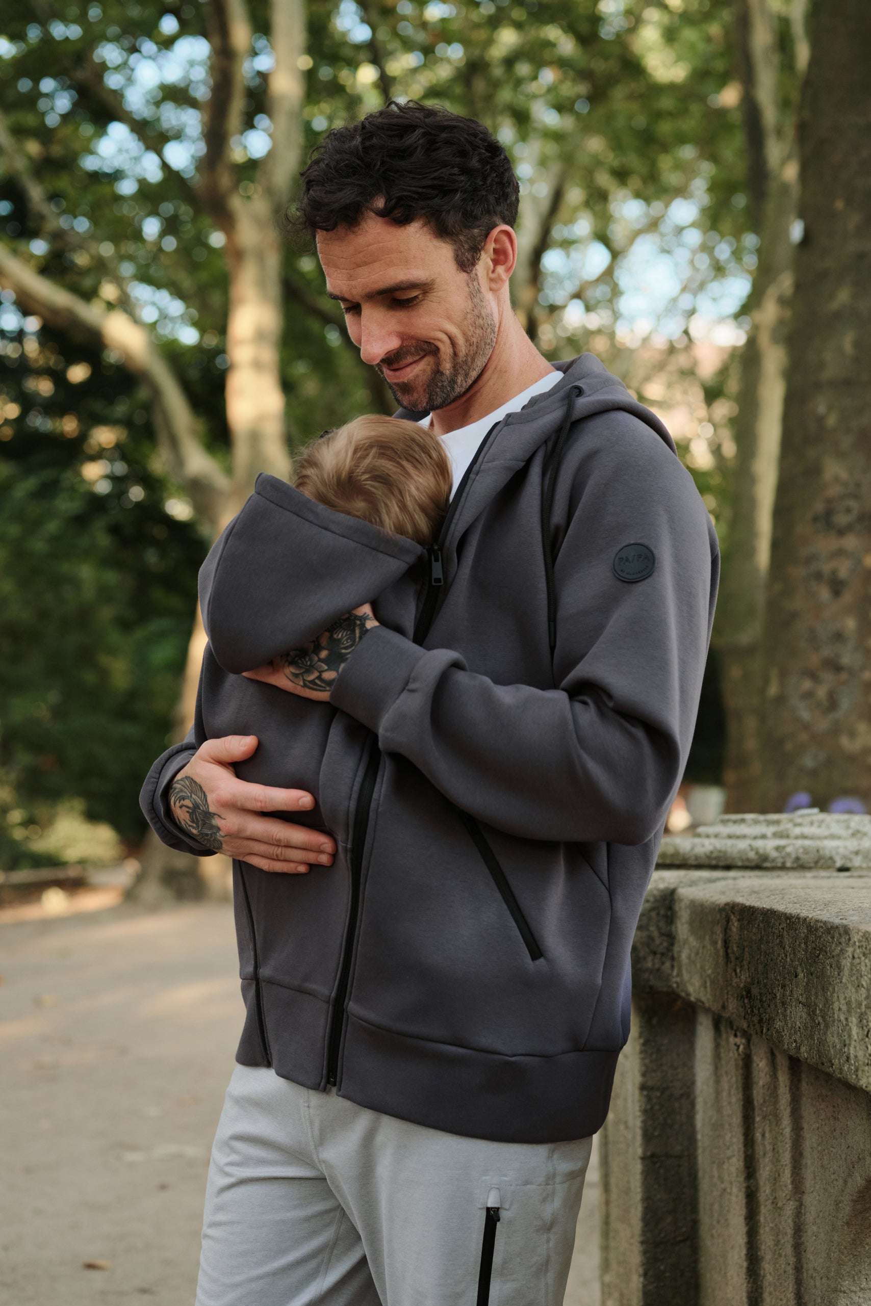 Dad 2-in-1 Eco Vest with Baby Carrier Insert, Black – Mamarella GmbH