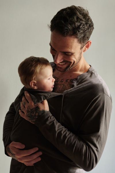 Papa Organic Skin to Skin Baby Bonding Langarm Shirt grau