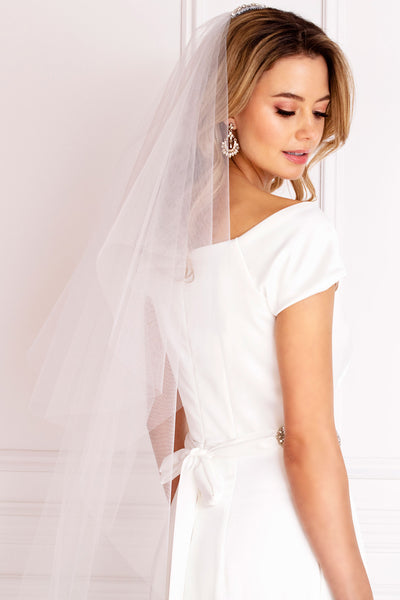 Long veil with gemstone comb