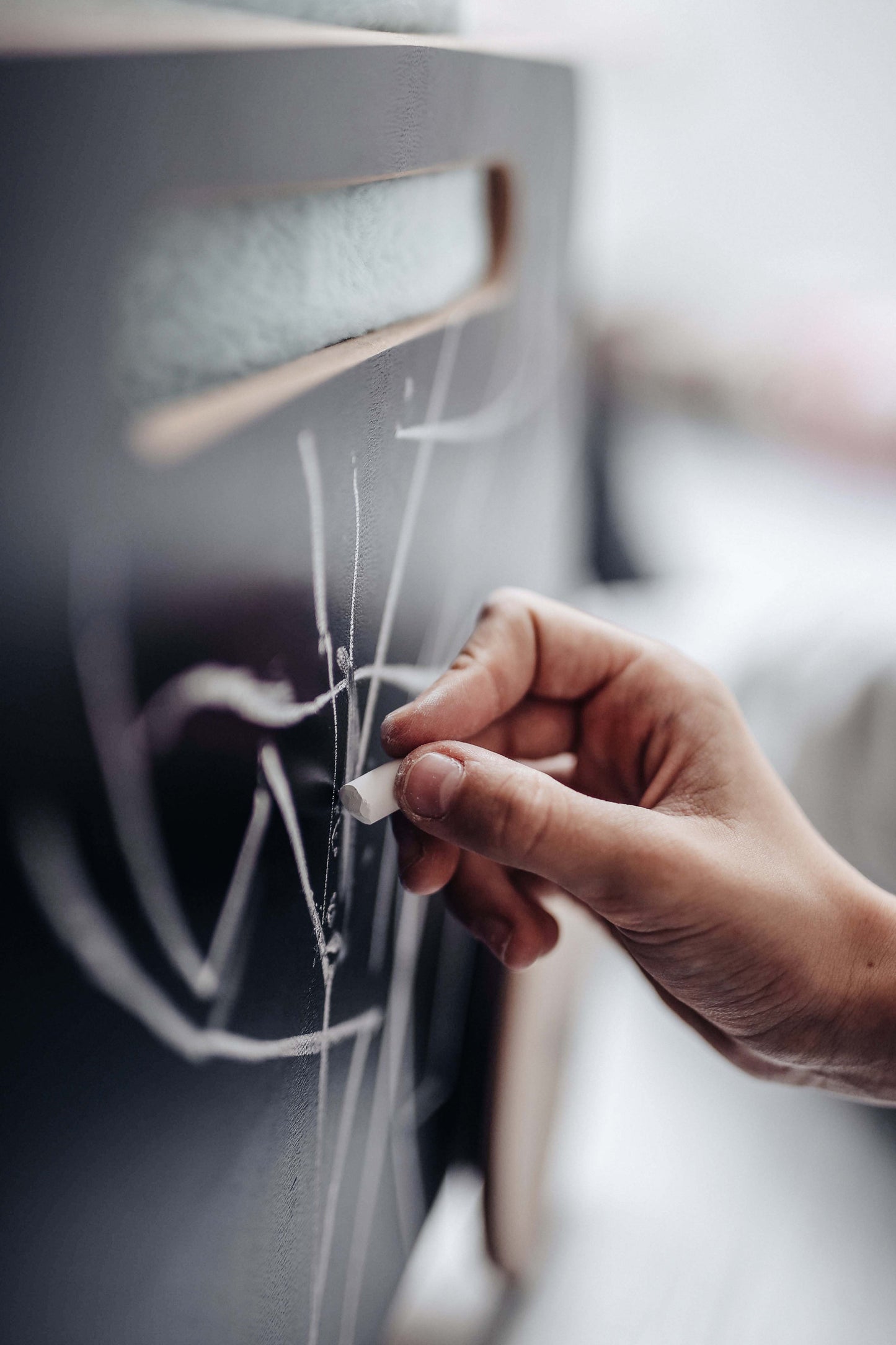 Spielzeugkiste auf Rädern schwarz