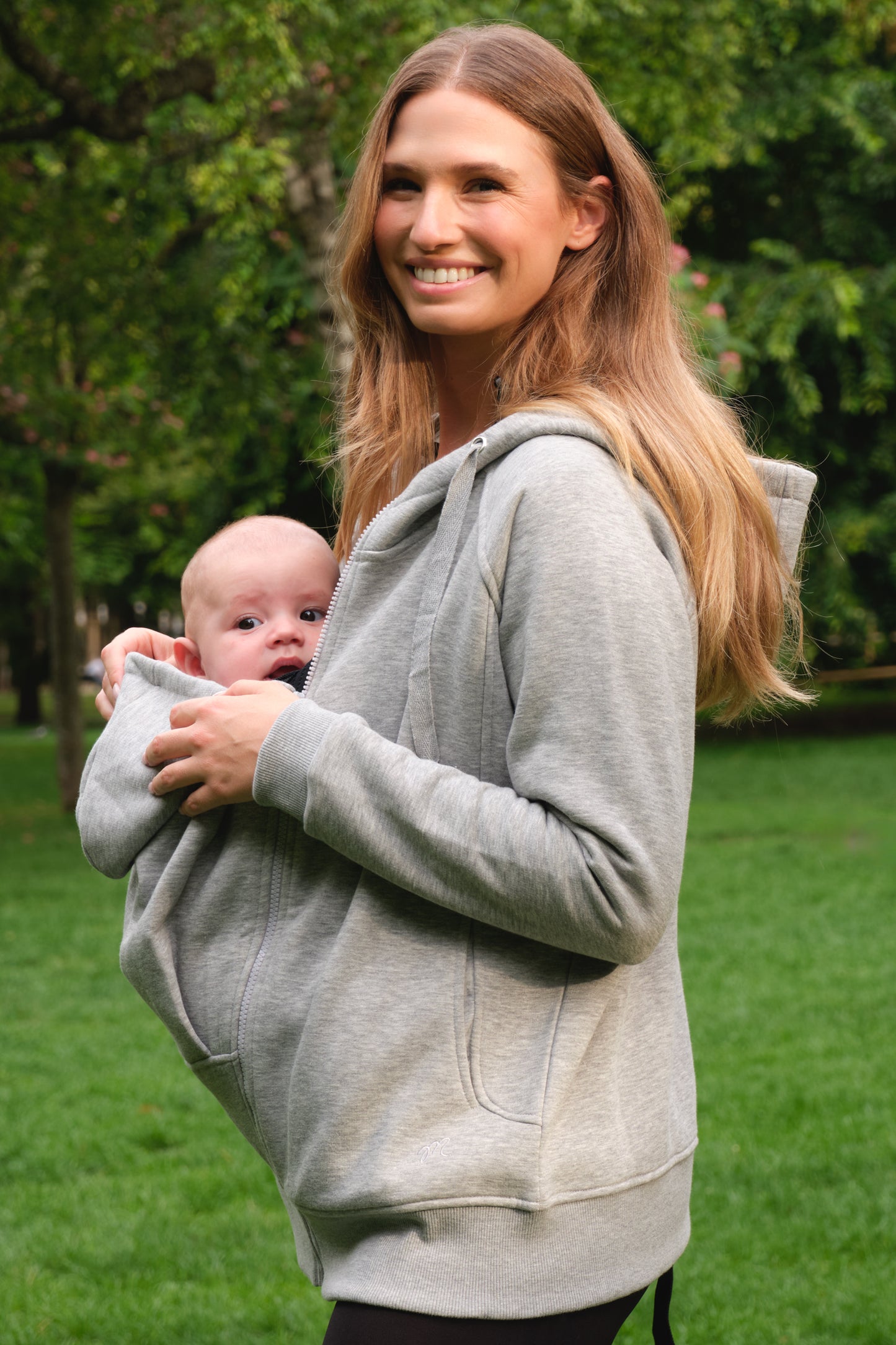 Umstands-Hoodie und Tragejacke hellgrau