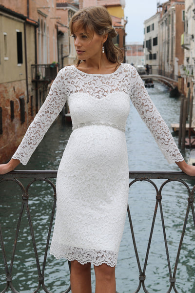 Maternity wedding dress with sweetheart neckline
