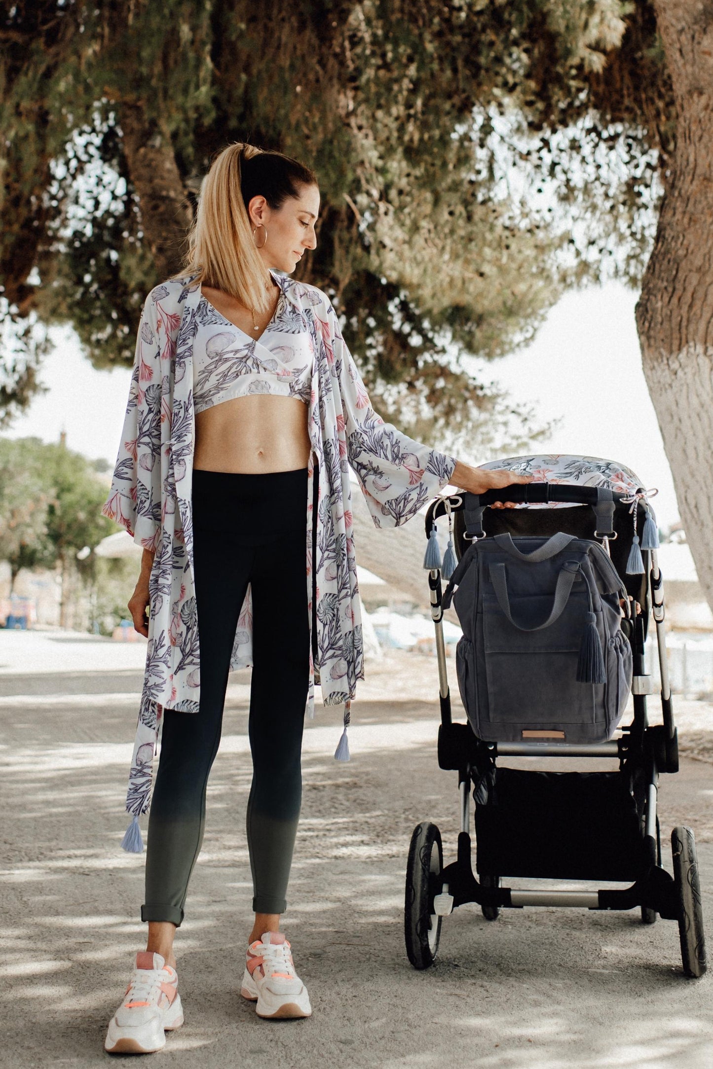 Umstandskimono mit Korallen Print