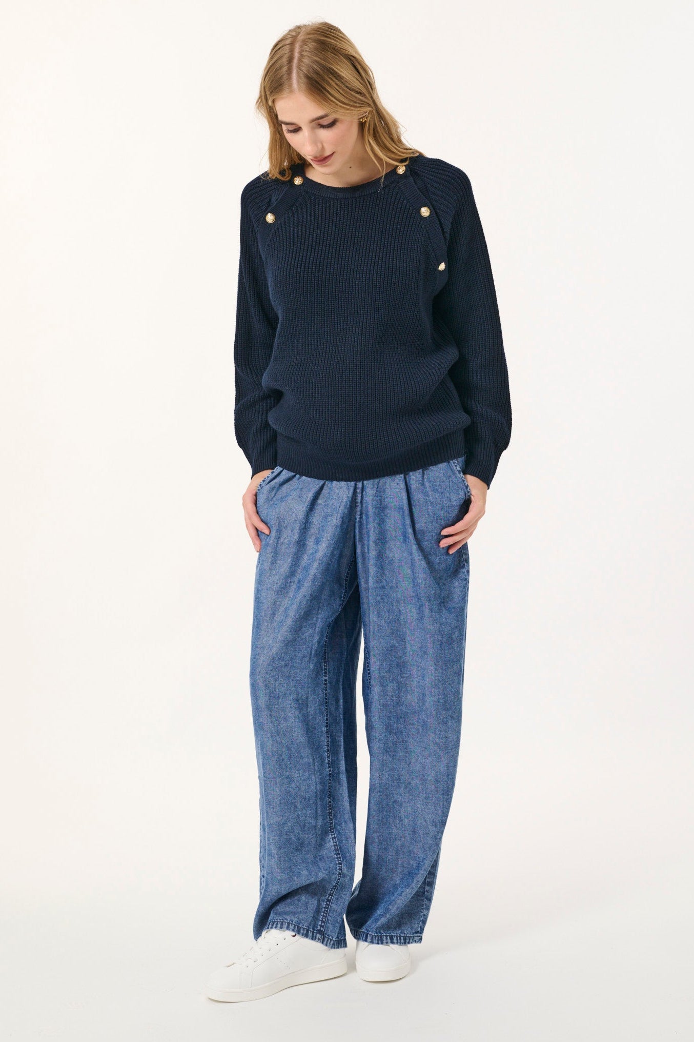 Wide_Leg_Umstandsjeans_mit_elastischem_Bund_und_Tunnelzug_MAM26S39