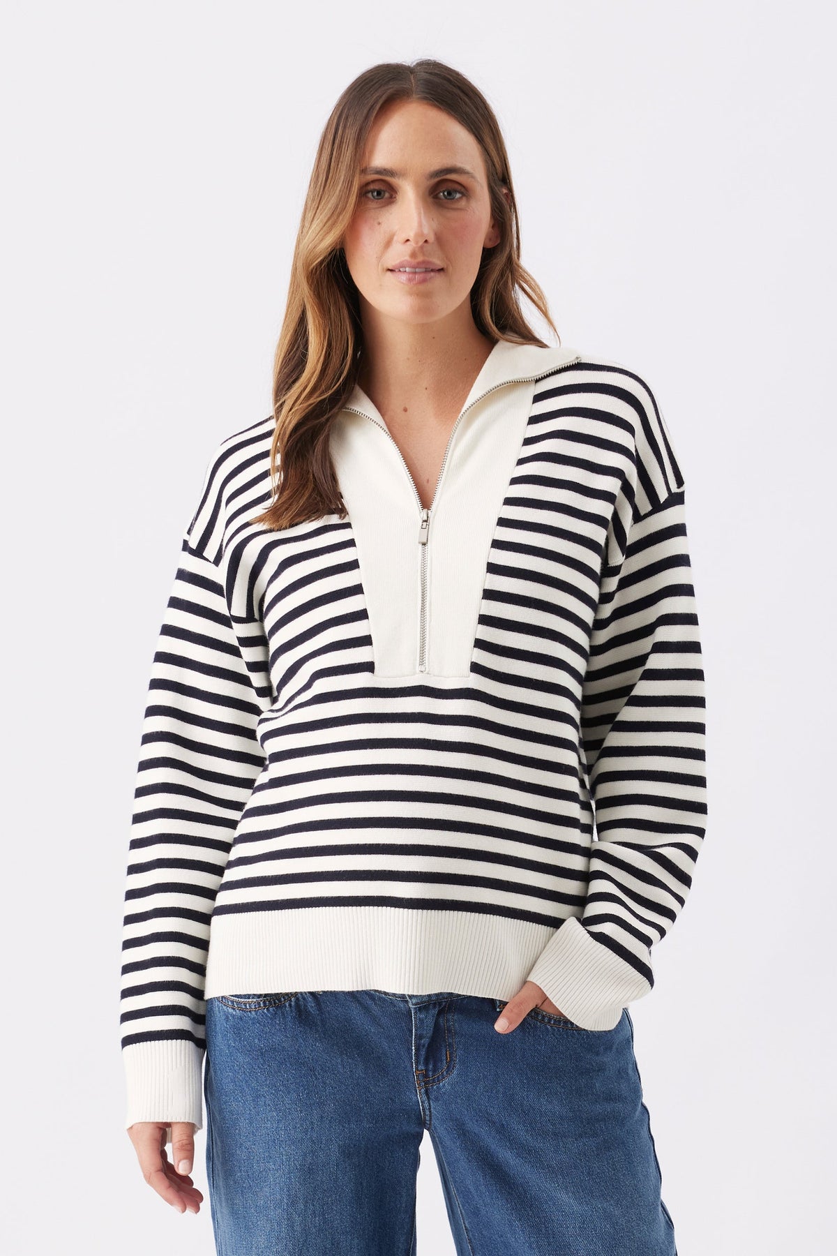 Gestreifter Umstands- und Stillpullover aus Strick mit Zip-Kragen RIP26AW12 1