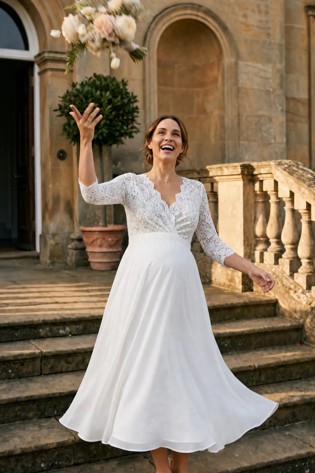 Midi Umstands- und Stillbrautkleid mit Cache Coeur Ausschnitt im Materialmix MAM26AW21 7