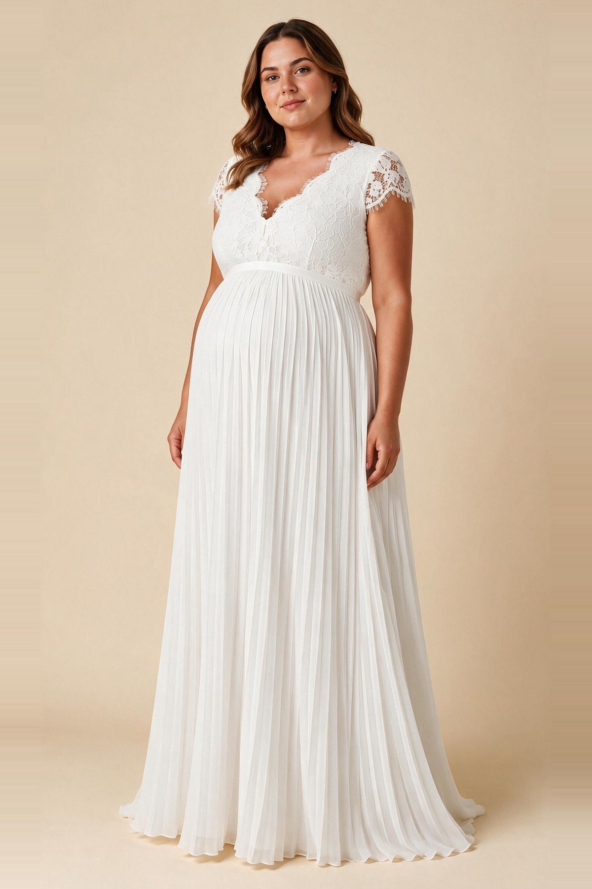 Plus Size Umstandsbrautrobe mit Spitzenoberteil und Plissees elfenbein MAM26S137 1