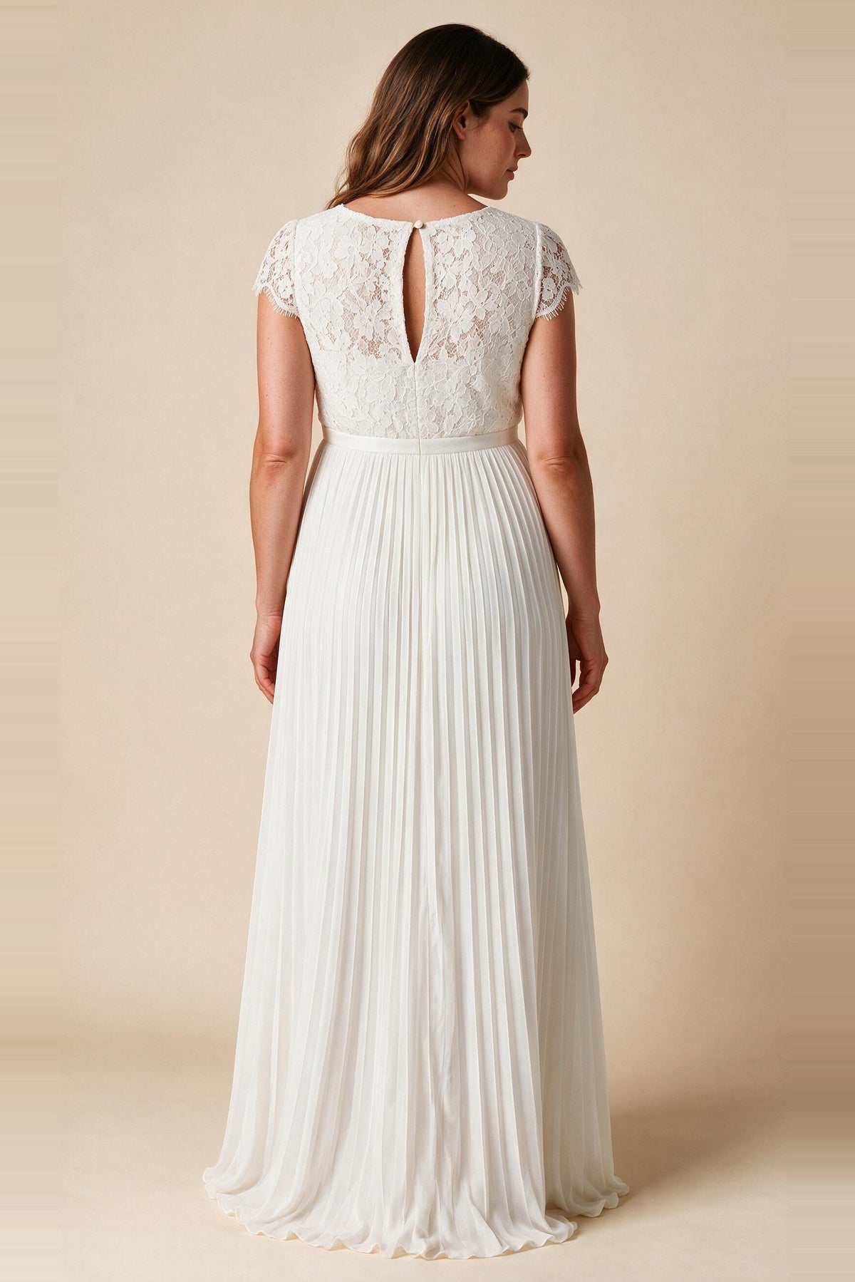 Plus Size Umstandsbrautrobe mit Spitzenoberteil und Plissees elfenbein MAM26S137 3