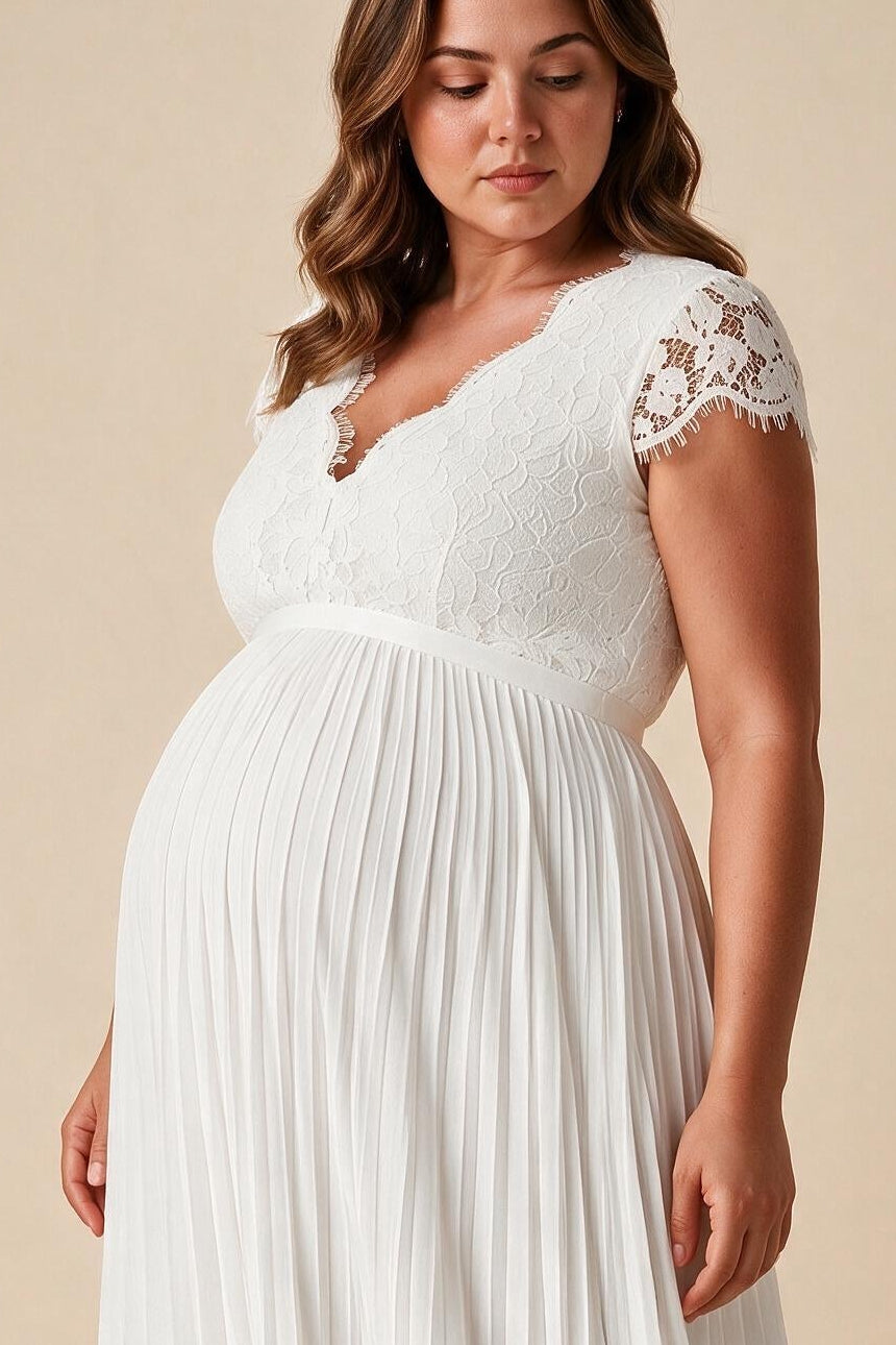 Plus Size Umstandsbrautrobe mit Spitzenoberteil und Plissees elfenbein MAM26S137 4
