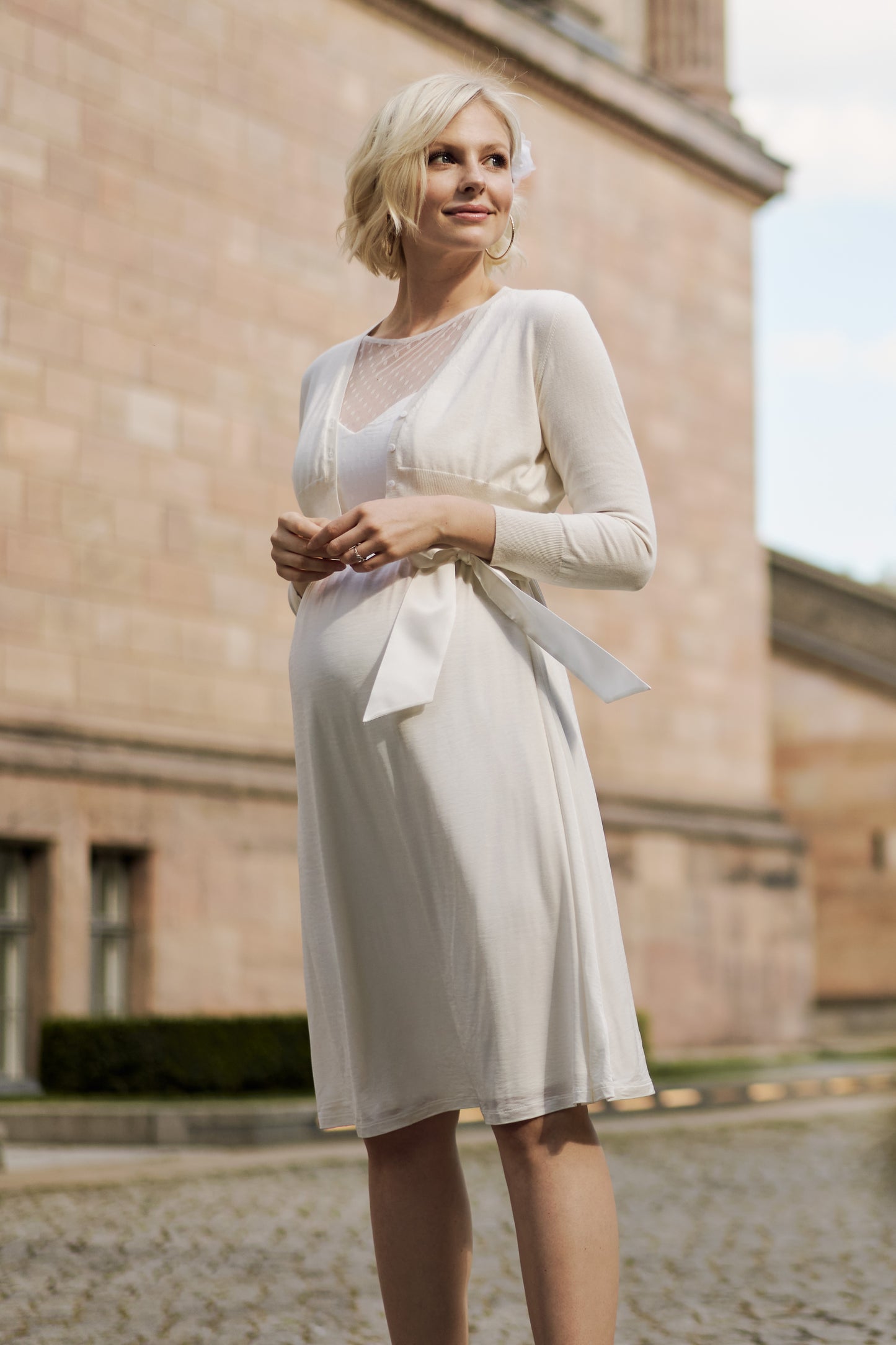 Umstandsbrautkleid mit Pünktchenspitze