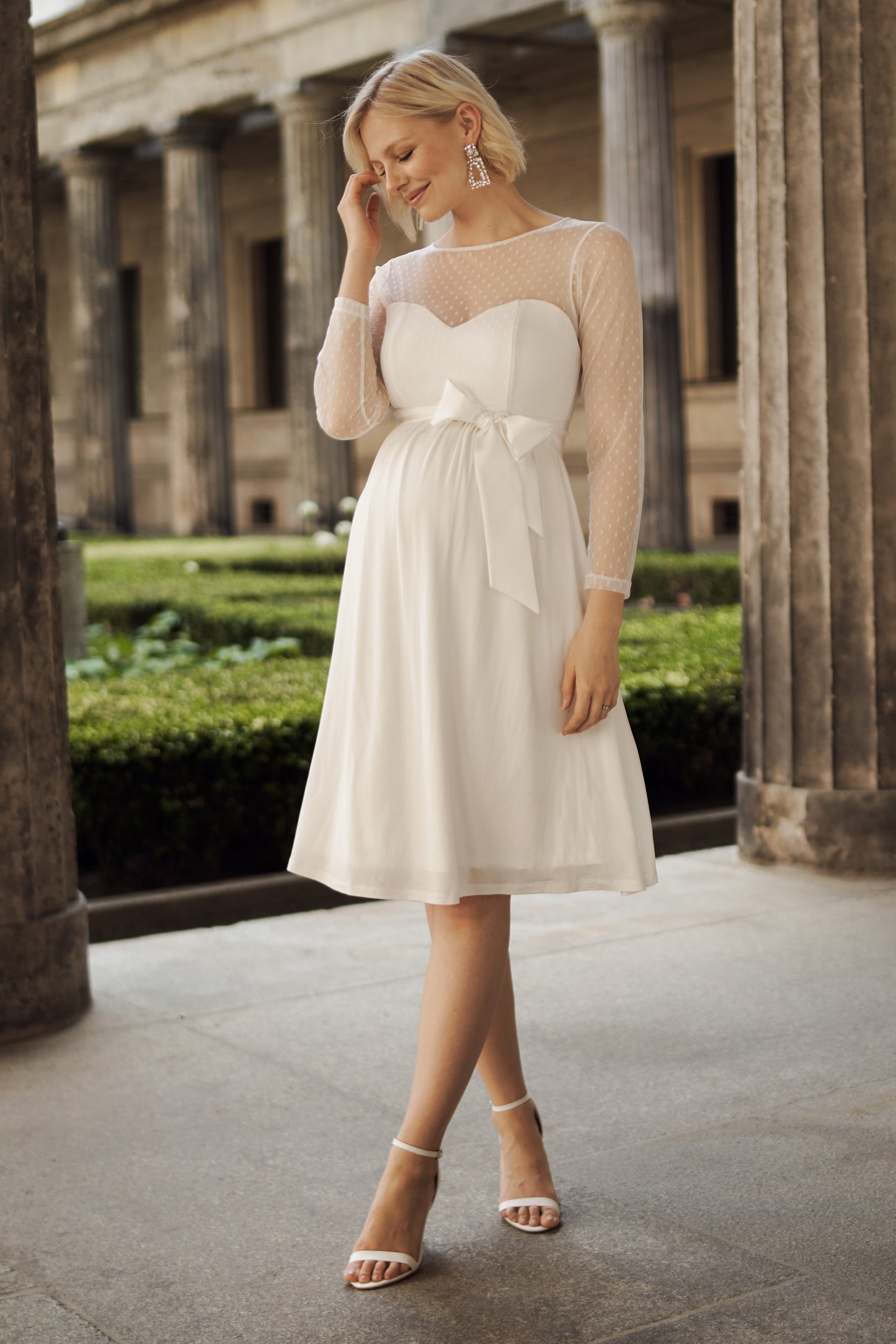 Umstandsbrautkleid mit Pünktchenspitze langarm