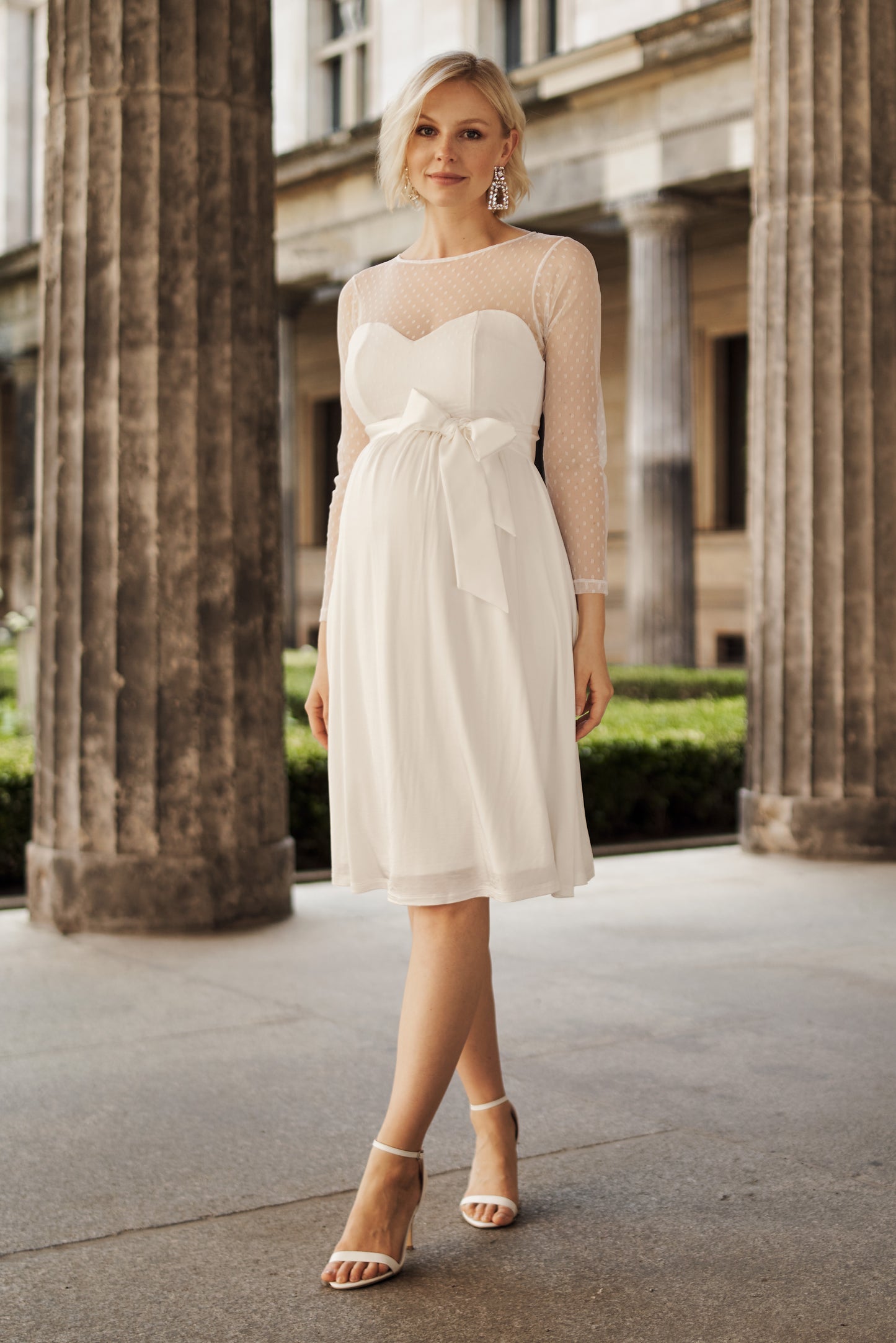 Umstandsbrautkleid mit Pünktchenspitze langarm