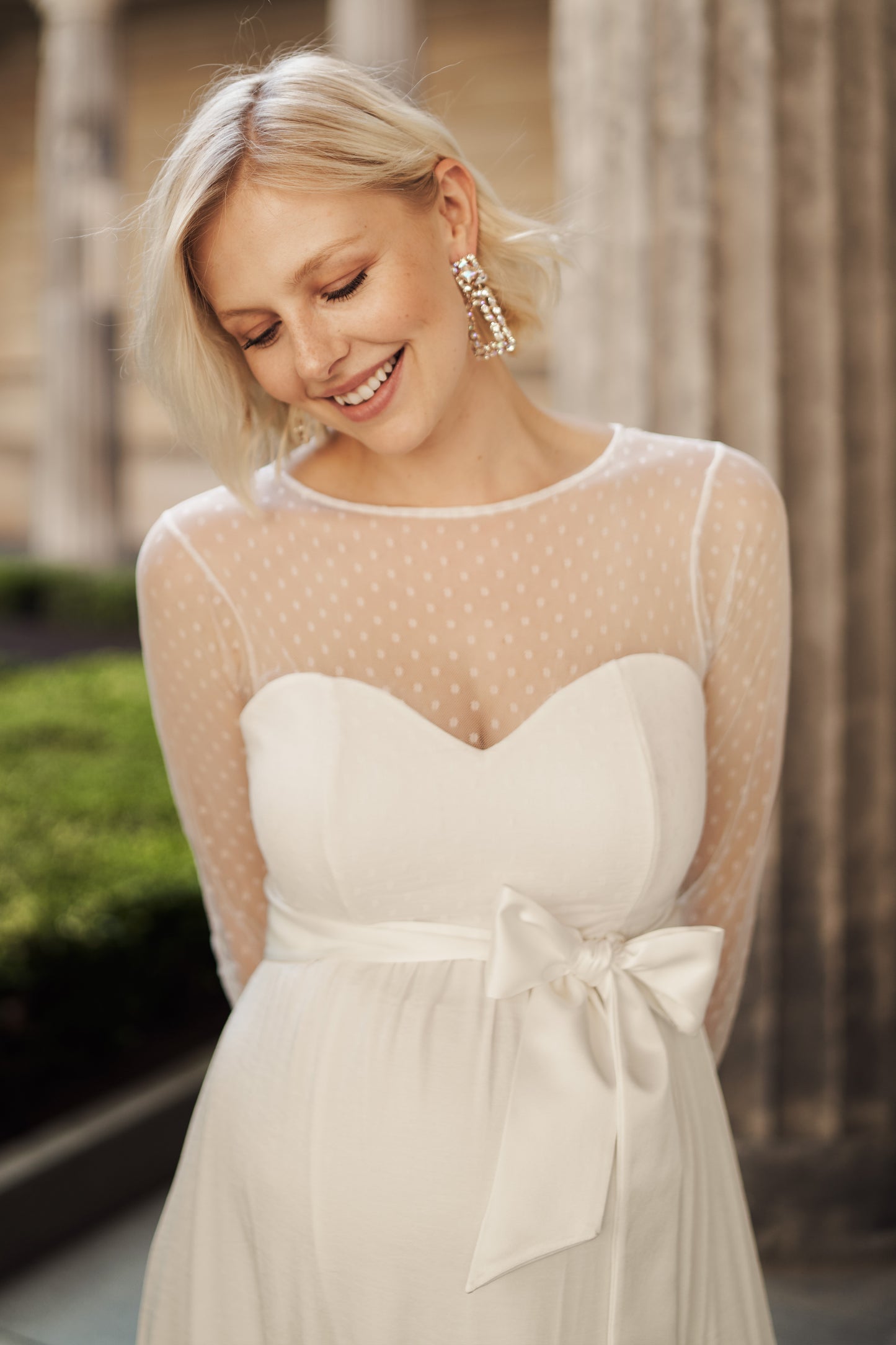 Umstandsbrautkleid mit Pünktchenspitze langarm