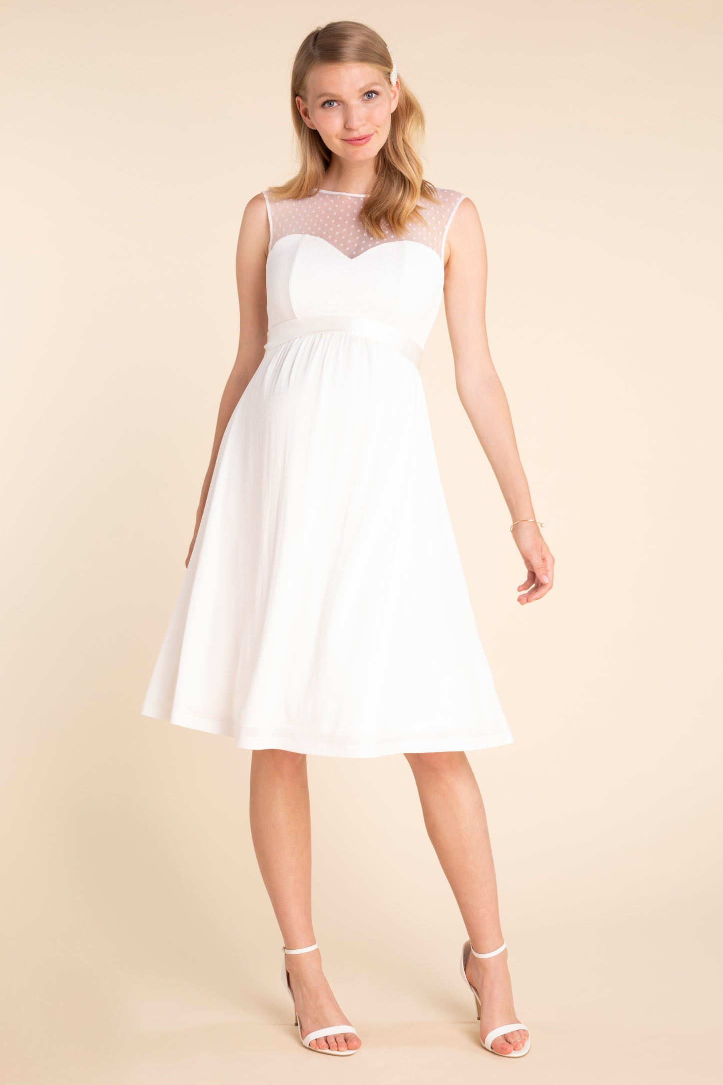 Umstandsbrautkleid mit Pünktchenspitze